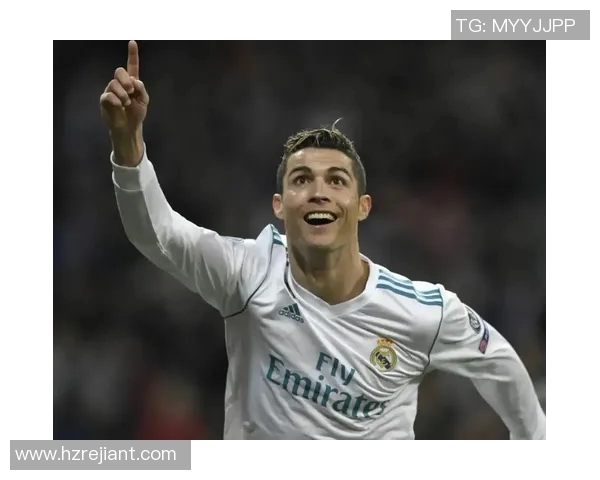 足球明星C罗短袖造型展示引领时尚潮流的魅力与风采